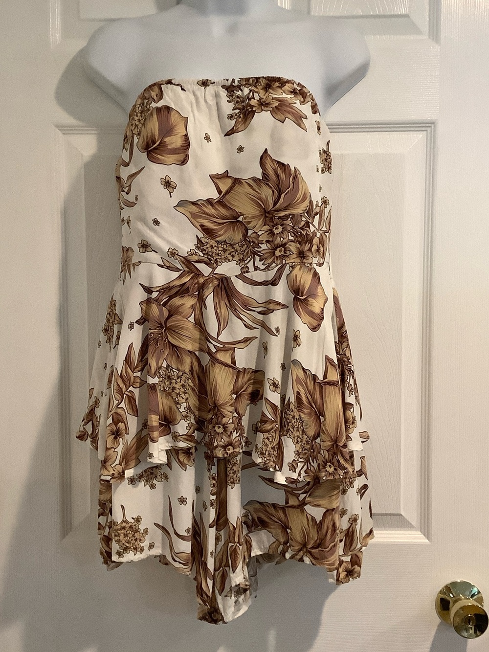 EILLY BAZAR Neutral Floral Strapless Tiered Coastal Cowgirl Beach Fall Romper M